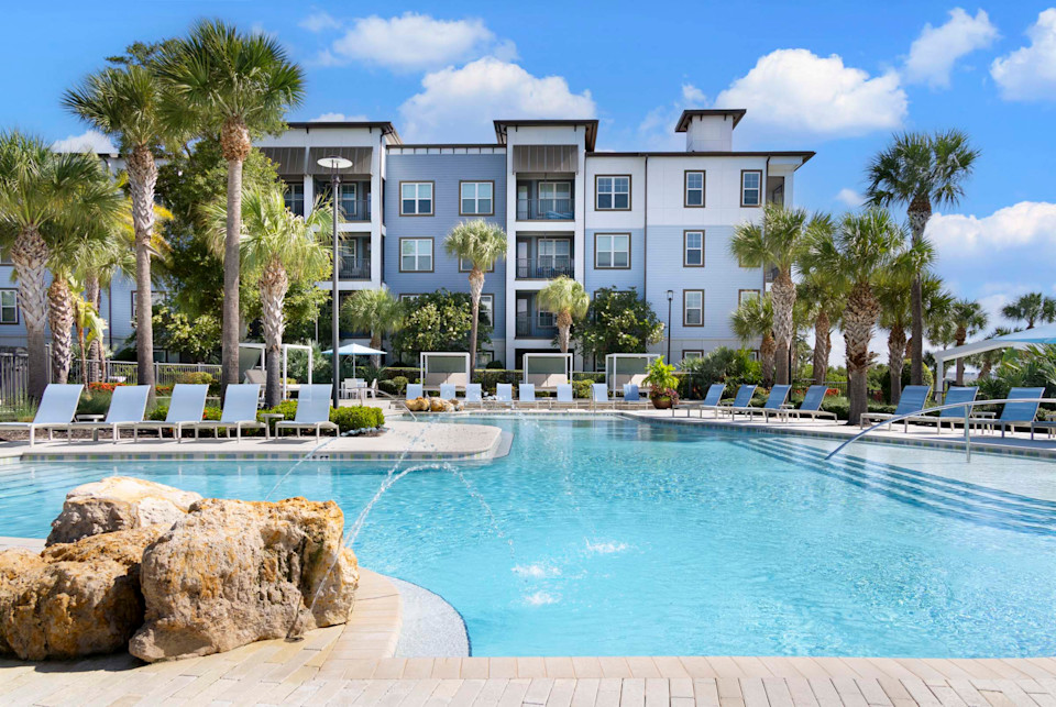 Photo courtesy of Camden Clearwater Apartments in Tampa, FL