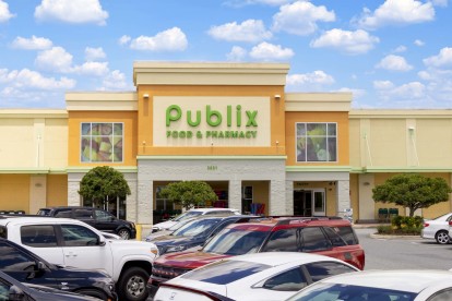 Publix grocery store near Camden World Gateway, Camden Town Square, and Camden Hunters Creek apartment communities