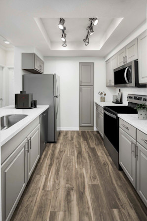 camden-legacy-apartments-scottsdale-az-kitchen-with-stainless-steel-appliances