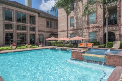 Resort-Style Swimming pool swim-up bar at Camden Greenway Apartments in Houston, TX