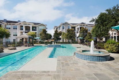 Resort-style pool with fountains at Camden Northpointe Apartments in Tomball, TX