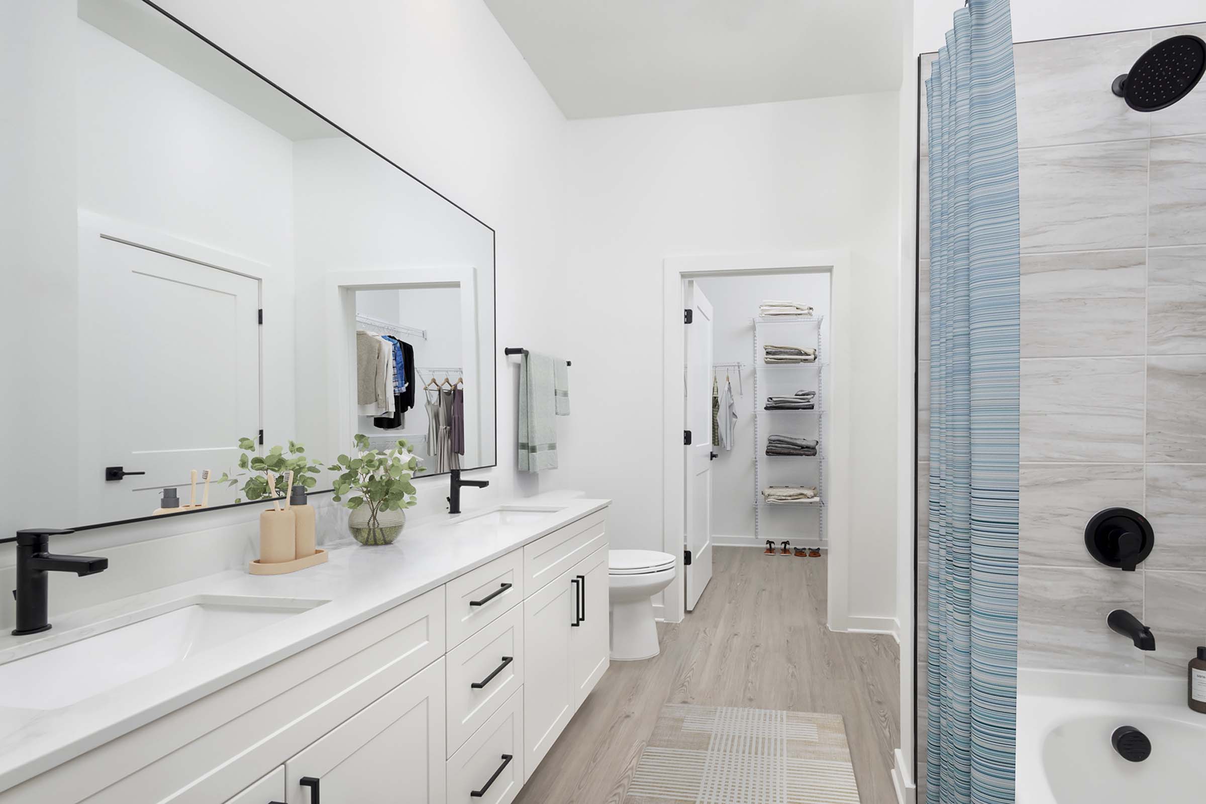 camden-blakeney-apartments-charlotte-nc-bathroom