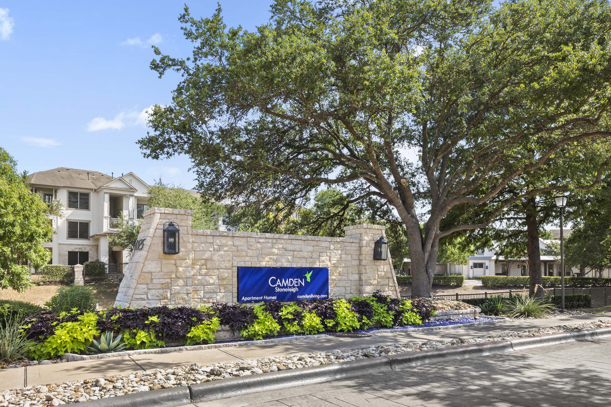 Camden Stoneleigh front entry sign