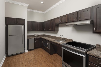 Resident lounge with entertaining kitchen at Camden Greenway Apartments in Houston, TX