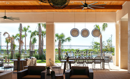 Camden Clearwater apartments outdoor resident lounge with dining table and seating area