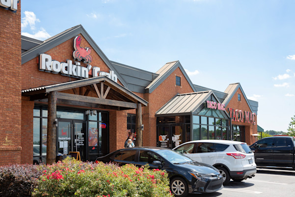 Nearby Dining Options like Rockin Crawfish and Taco Mac