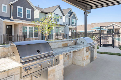 Outdoor grills at Camden Long Meadow Farms homes to rent in Richmond, Tx