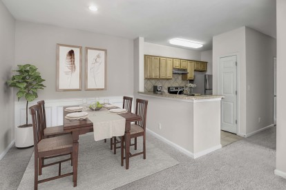 Camden Peachtree City apartments in Peachtree City, GA dining room and kitchen