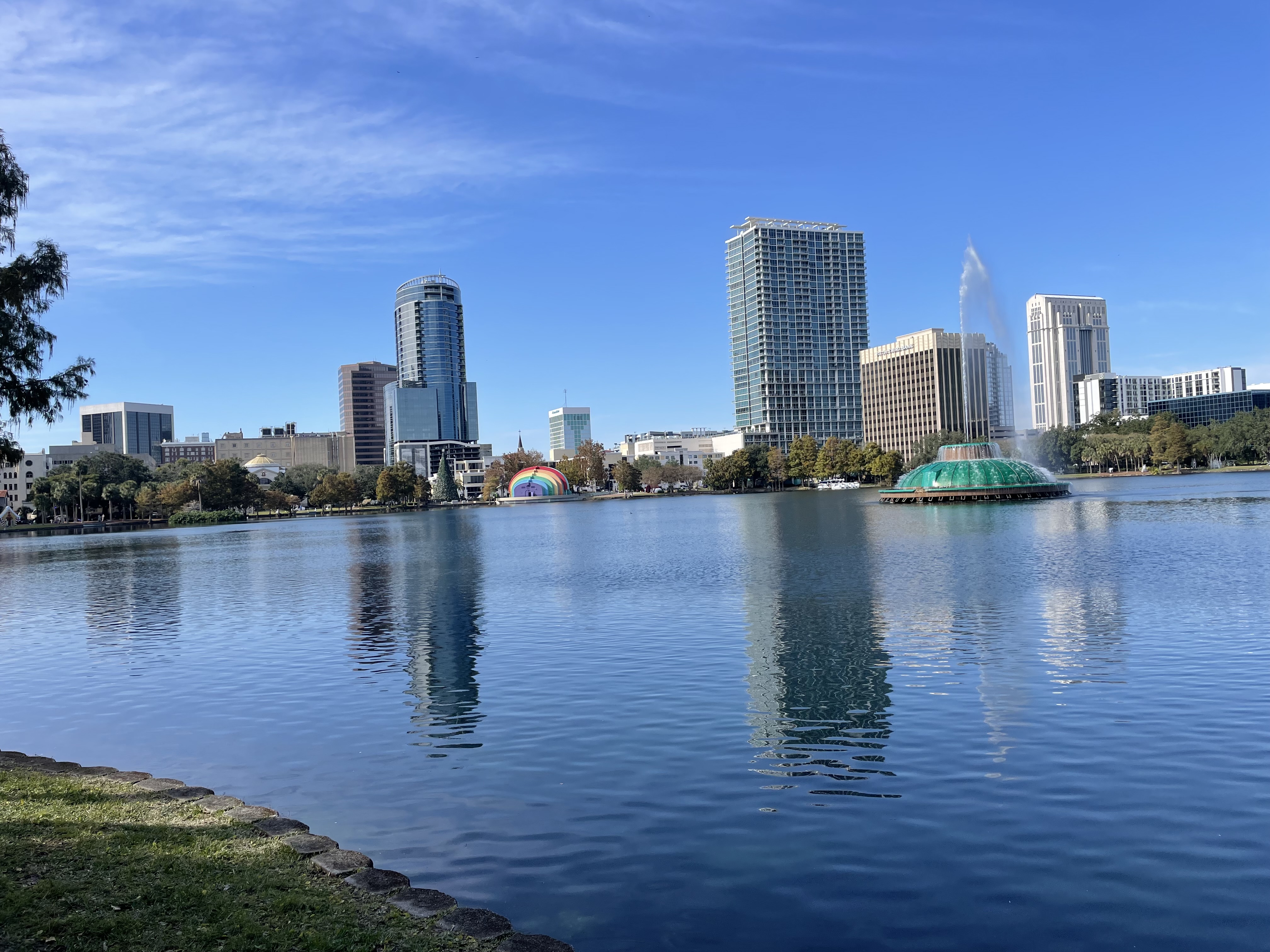 Wide view of Lake Eola and downton Orlando