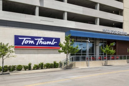 Tom Thumb grocery store near Camden Farmers Market apartments in Dallas, TX