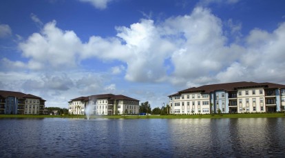 Apartments lake view with water feature