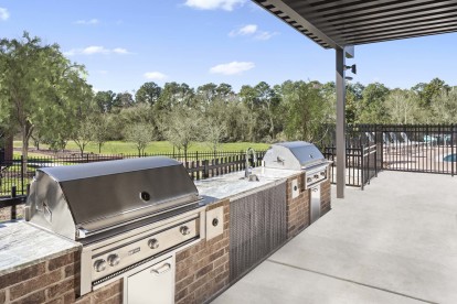 Outdoor resident lounge with BBQ Grills and outdoor dining at Camden Woodmill Creek in Spring, TX