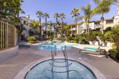 Camden Crown Valley Apartments Mission Viejo CA jacuzzi and pool
