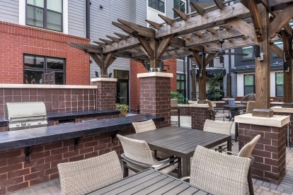 Outdoor dining and bbqs at Camden Gallery Apartments in Charlotte, NC