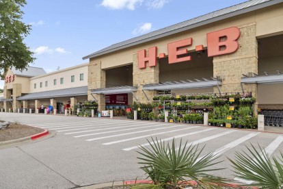 Nearby grocery store, HEB, close to Camden Gaines Ranch in Austin, TX