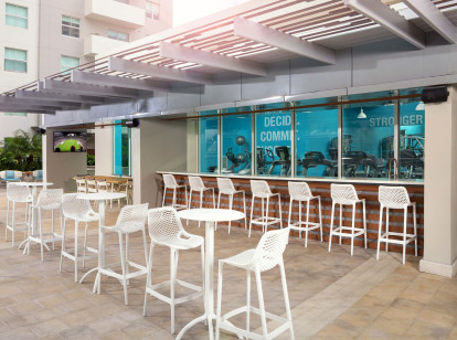 Poolside dining and social areas at Camden Brickell apartments in Miami, FL
