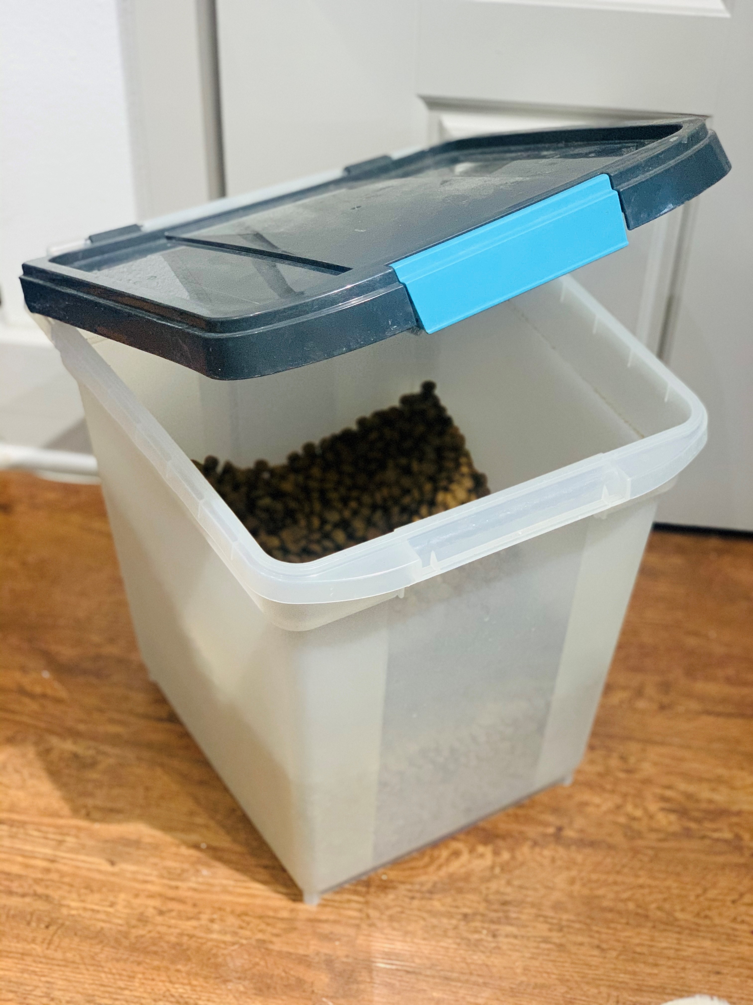 Dog food storage bin