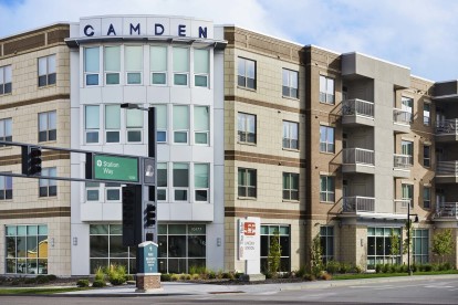 Exterior building leasing center at Camden Lincoln Station Apartments in Lone Tree, CO