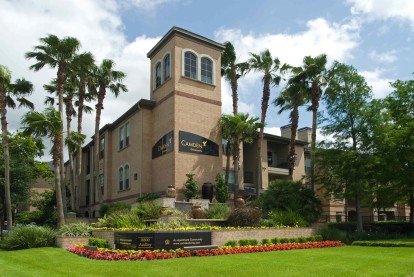 Exterior of Camden Greenway Apartments in Houston, TX