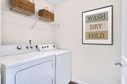 Traditional Style Laundry Room 