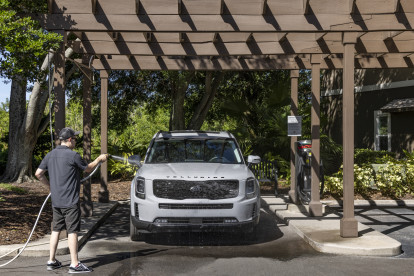 Car Care Center at Camden Preserve apartments in Tampa, Florida.