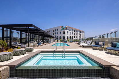 Camden Hillcrest apartments in San Diego CA infinity edge spa and pool with cabanas and day bed loungers and sun deck