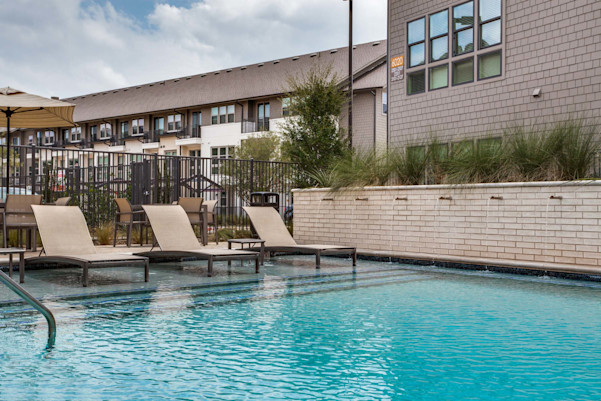 Villas side pool with in-water loungers
