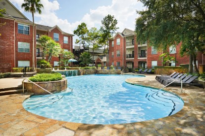 Brompton sparkling pool with fountains