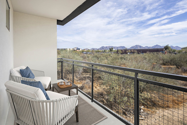 Camden-north-end-apartments-scottsdale-az-townhome-balcony