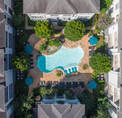 Aerial view of the resort-style pool at Camden Midtown Apartments in Houston, TX