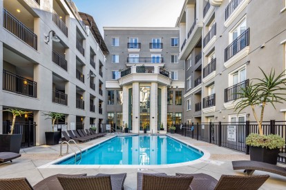 camden tuscany apartments san diego california pool and sundeck