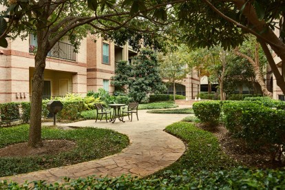 Scenic Courtyards with Green Space and Grills at Camden Greenway Apartments in Houston, TX