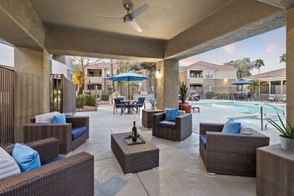 Camden Pecos Ranch Apartments Chandler Arizona Outdoor Lounge Seating at Pool 