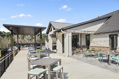 Outdoor resident lounge with dining areas at Camden Woodmill Creek in Spring, TX
