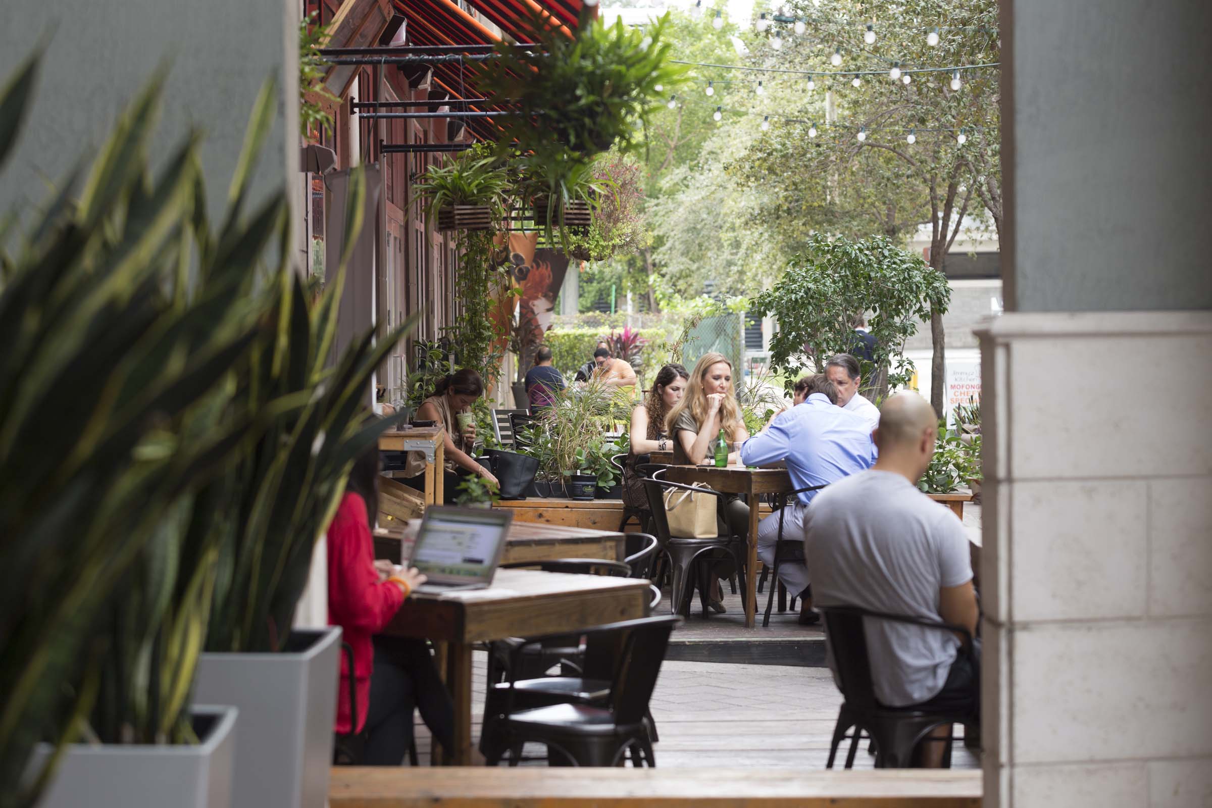 Street level dining and shopping at Camden Brickell Apartments in Miami, FL.