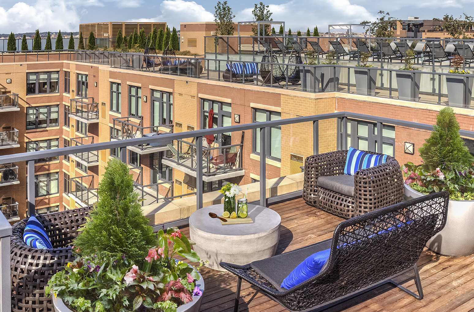 camden-noma-apartments-washington-dc-metro-rooftop-entertainment-lounge.jpg
