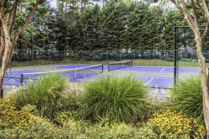 2 onsite tennis courts