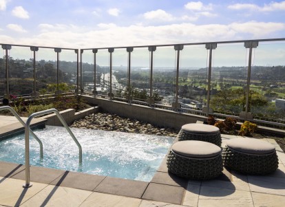 Camden Hillcrest Apartments San Diego CA infinity edge hot tub on a cliff looking out toward the ocean