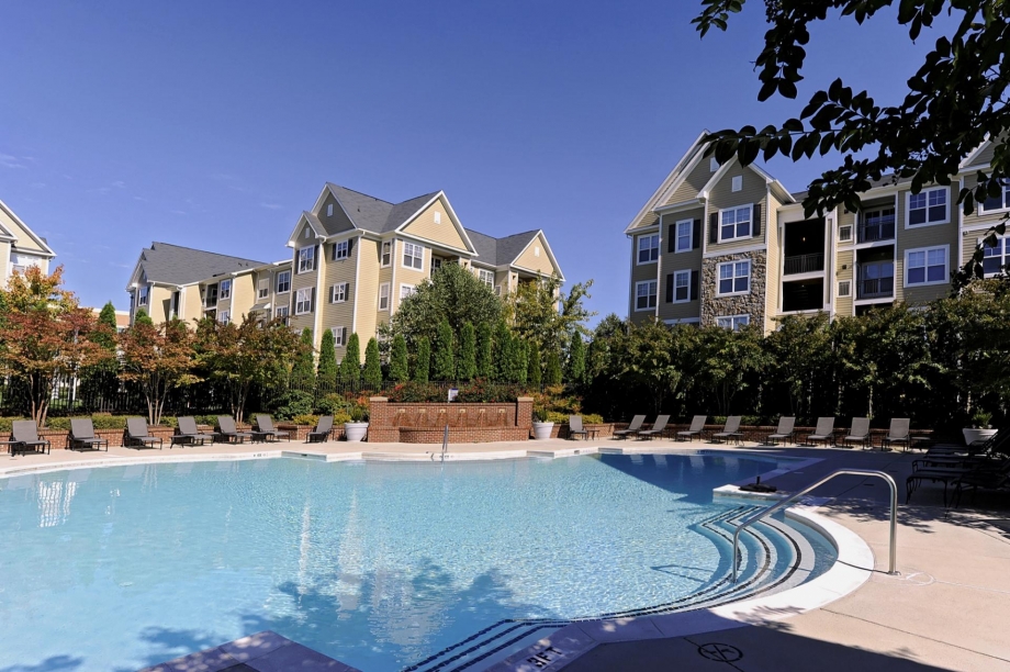 Camden Fallsgrove resort swimming pool