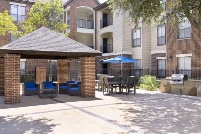 Pool 2 grills and cabana seating at Camden Farmers Market apartments in Dallas, TX