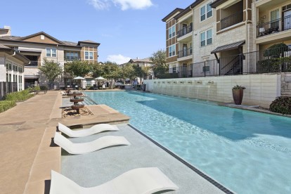 Resort-style pool with in-water loungers at Camden La Frontera