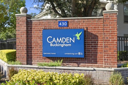 Camden Buckingham entry sign