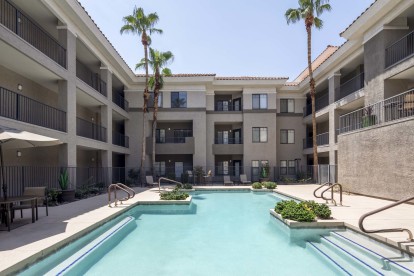 camden copper square apartments phoenix arizona pool with lounge areas