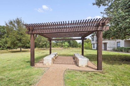 Courtyard pergola at Camden Cedar Hills apartments in Austin, TX