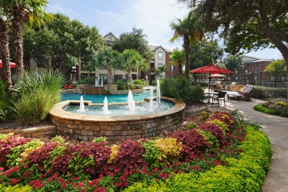 Resort style pool fountains