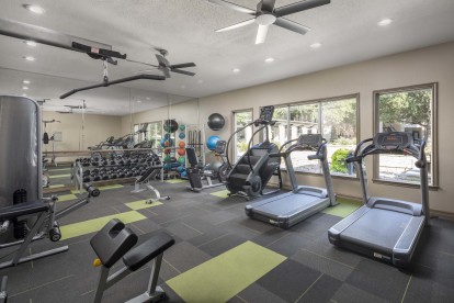 24-hour fitness center at Camden Huntingdon apartments in Austin, TX