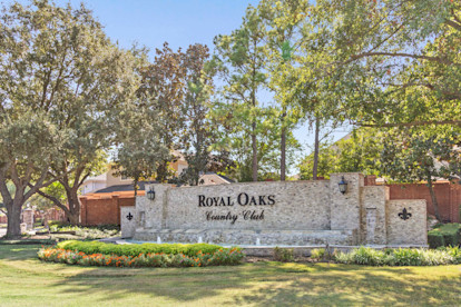 Camden Royal Oaks Apartments in Houston, Tx Next-door to Royal Oaks Country Club