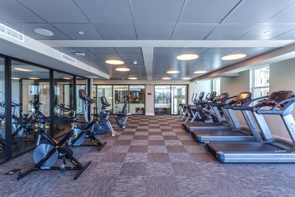 24 hour fitness center with cardio machines
