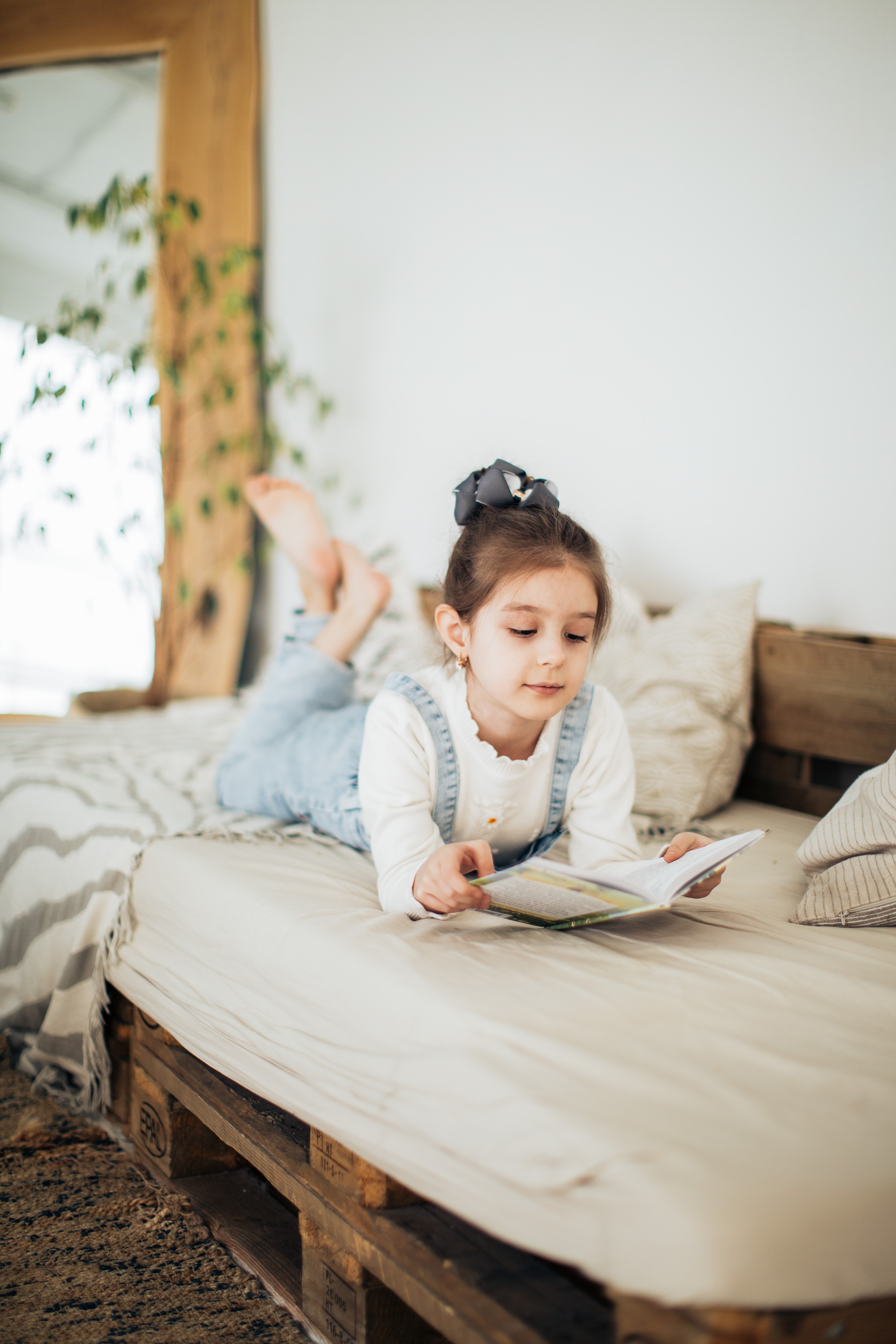 Photo by Elina Fairytale from Pexels
child reading, reading, bed