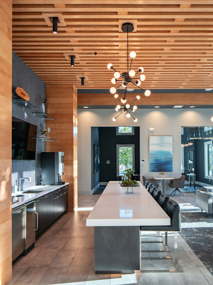 Camden Clearwater apartments indoor resident lounge with entertaining kitchen